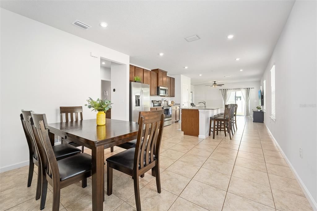 For Sale: $325,000 (3 beds, 2 baths, 1494 Square Feet)