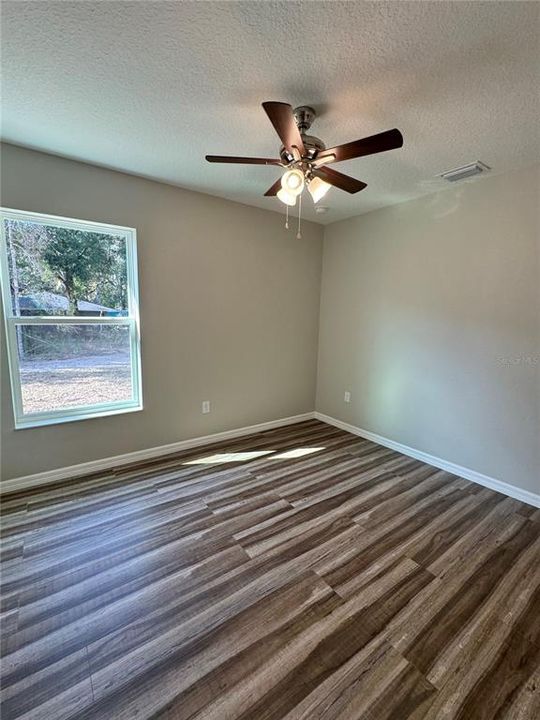 待售: $280,000 (3 贝兹, 2 浴室, 1400 平方英尺)