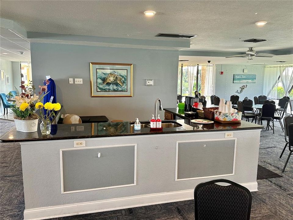 For Sale: $275,000 (2 beds, 2 baths, 950 Square Feet)