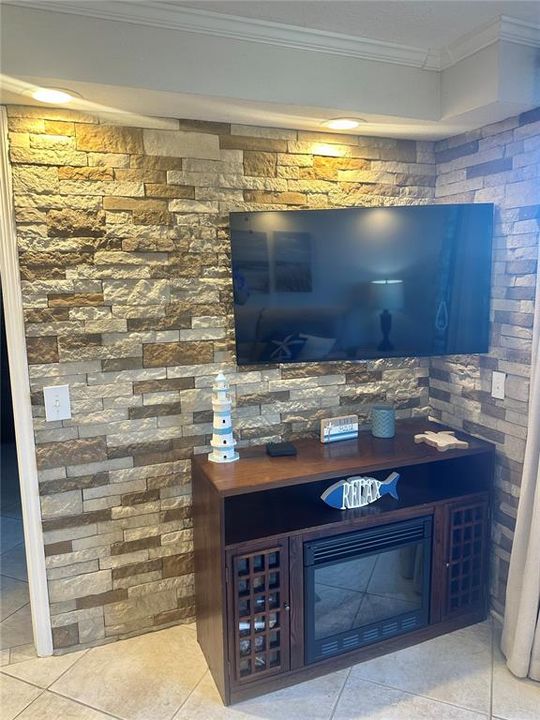 For Sale: $275,000 (2 beds, 2 baths, 950 Square Feet)