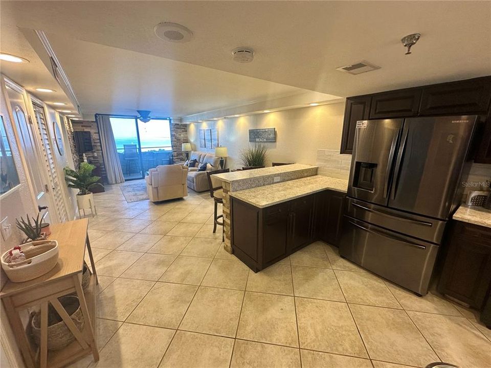 For Sale: $275,000 (2 beds, 2 baths, 950 Square Feet)