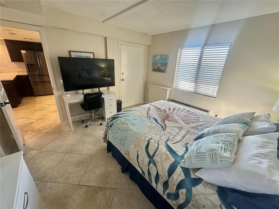 For Sale: $275,000 (2 beds, 2 baths, 950 Square Feet)