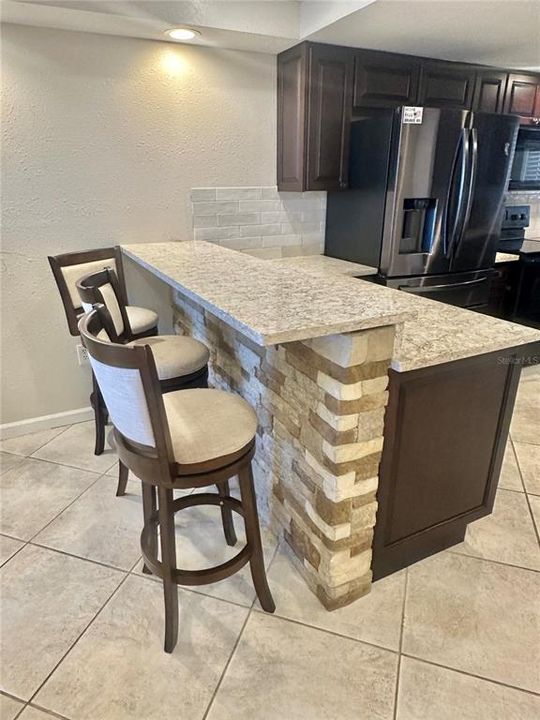 For Sale: $275,000 (2 beds, 2 baths, 950 Square Feet)