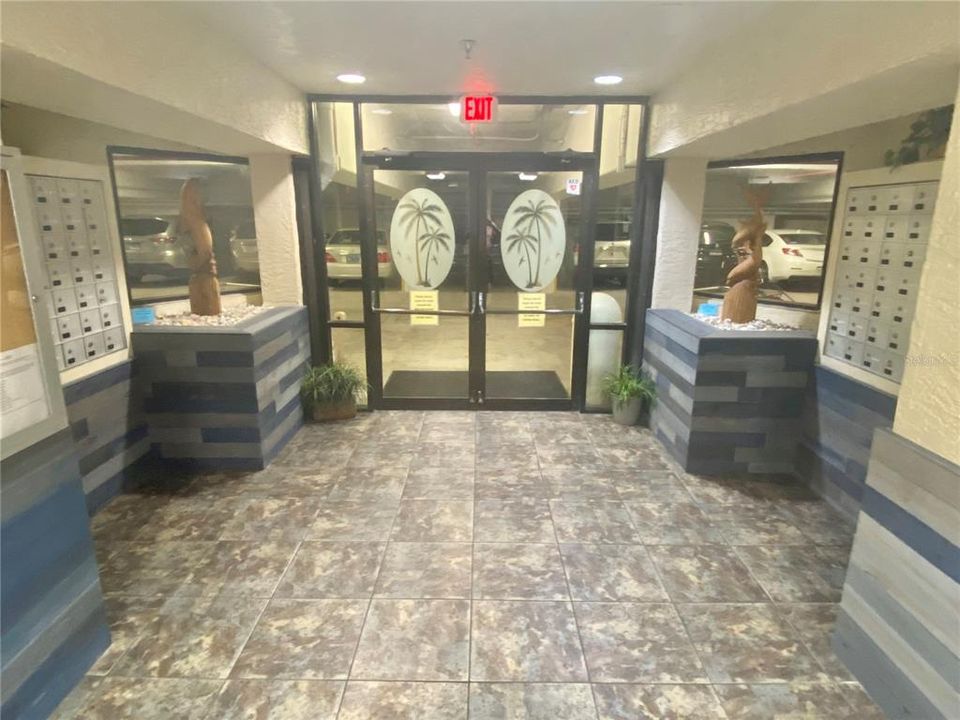 For Sale: $275,000 (2 beds, 2 baths, 950 Square Feet)