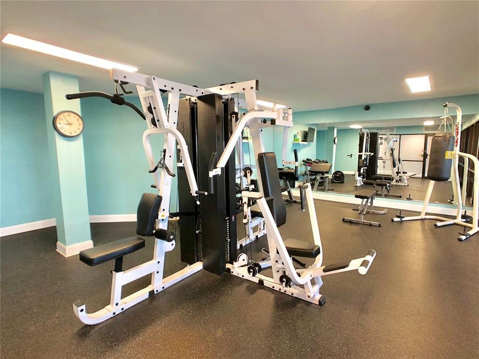 For Sale: $275,000 (2 beds, 2 baths, 950 Square Feet)