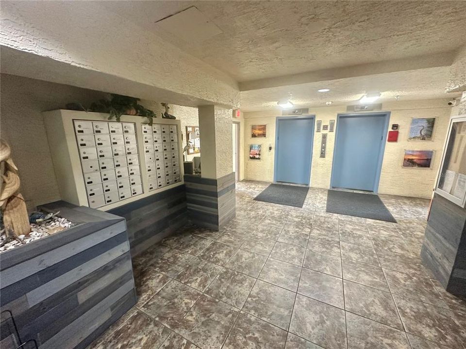 For Sale: $275,000 (2 beds, 2 baths, 950 Square Feet)