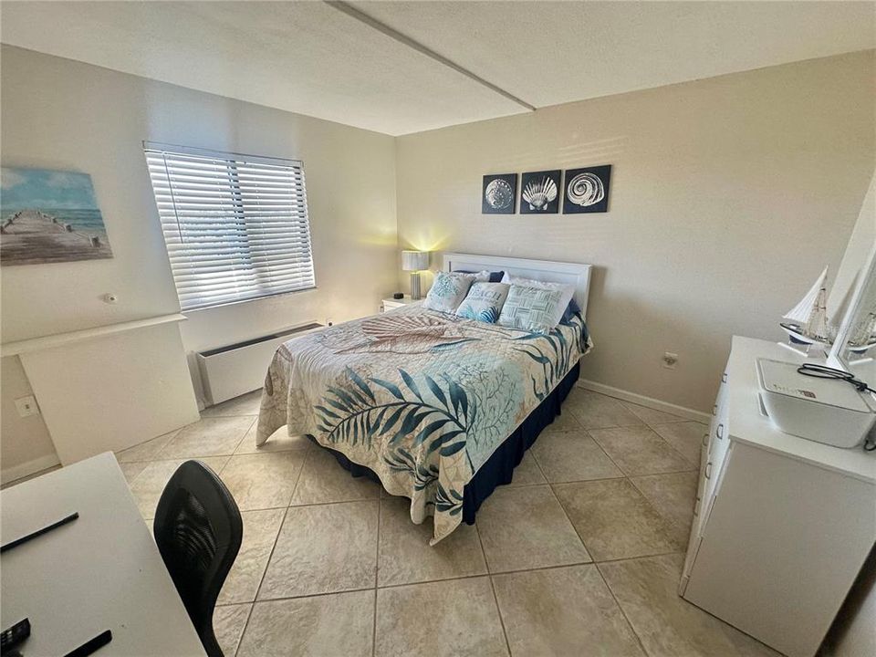 For Sale: $275,000 (2 beds, 2 baths, 950 Square Feet)