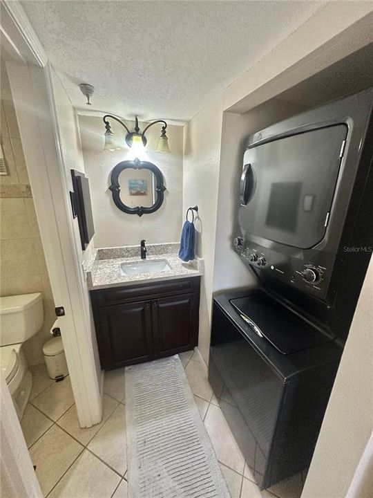 For Sale: $275,000 (2 beds, 2 baths, 950 Square Feet)