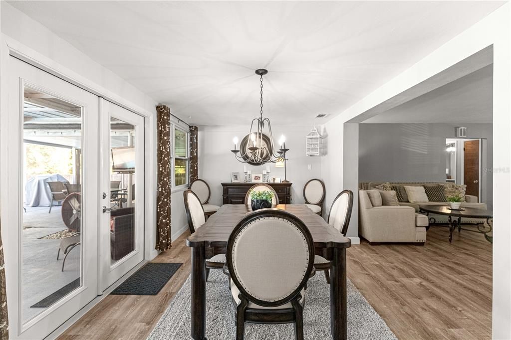 待售: $279,995 (2 贝兹, 2 浴室, 1241 平方英尺)