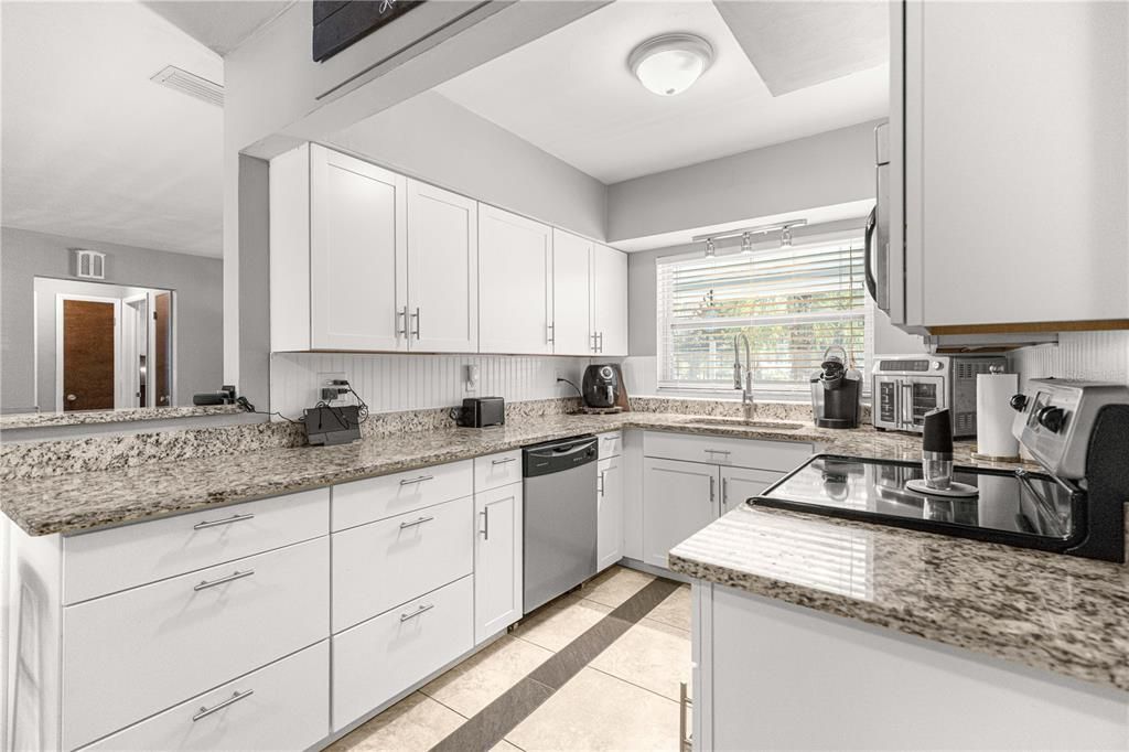 待售: $279,995 (2 贝兹, 2 浴室, 1241 平方英尺)