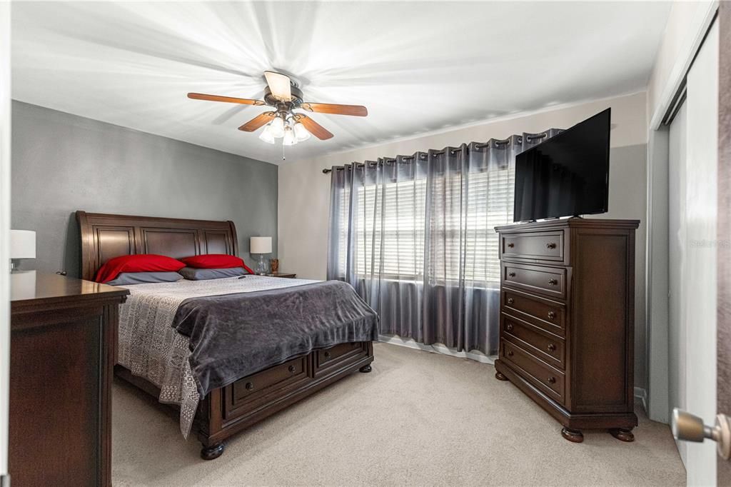 待售: $279,995 (2 贝兹, 2 浴室, 1241 平方英尺)