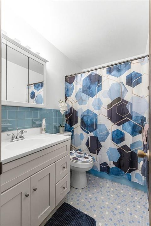 待售: $279,995 (2 贝兹, 2 浴室, 1241 平方英尺)