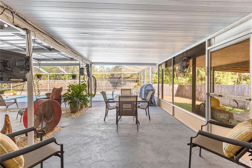 待售: $279,995 (2 贝兹, 2 浴室, 1241 平方英尺)