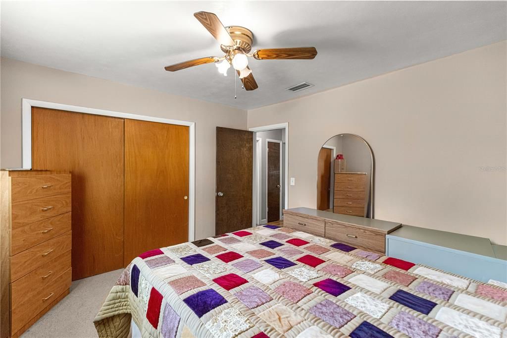 待售: $279,995 (2 贝兹, 2 浴室, 1241 平方英尺)