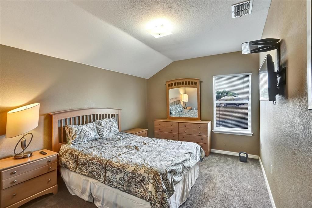 Active With Contract: $410,000 (5 beds, 3 baths, 2494 Square Feet)