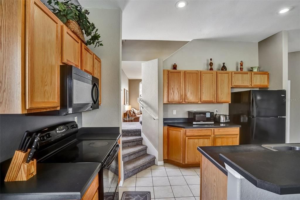 Active With Contract: $410,000 (5 beds, 3 baths, 2494 Square Feet)