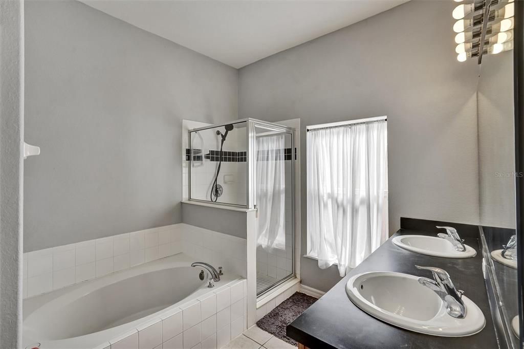 Active With Contract: $410,000 (5 beds, 3 baths, 2494 Square Feet)