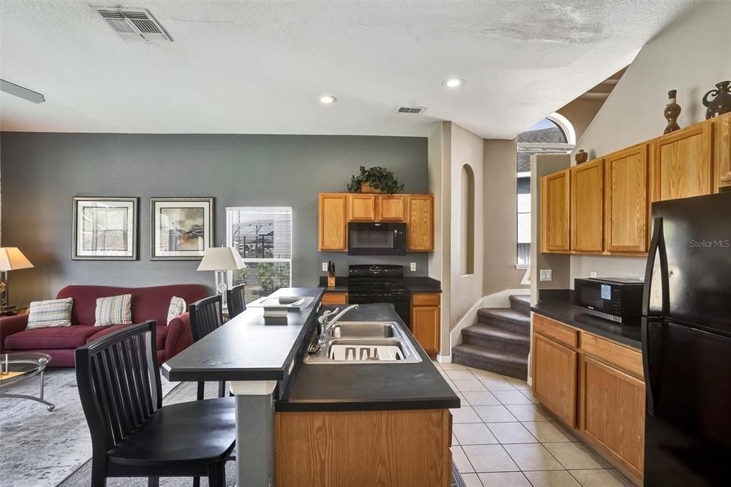 Active With Contract: $410,000 (5 beds, 3 baths, 2494 Square Feet)