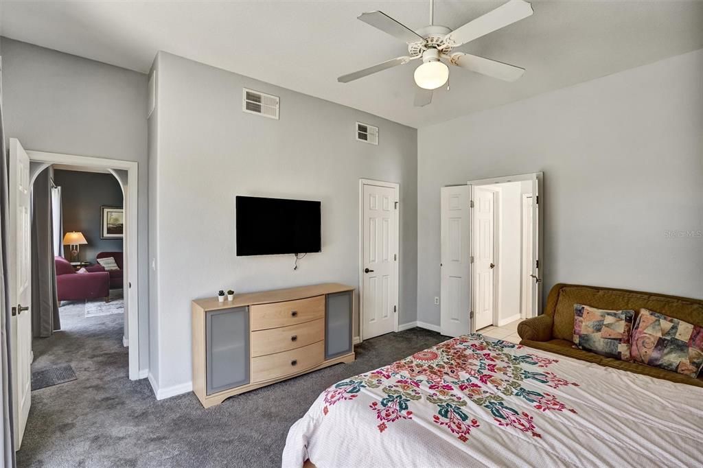 Active With Contract: $410,000 (5 beds, 3 baths, 2494 Square Feet)