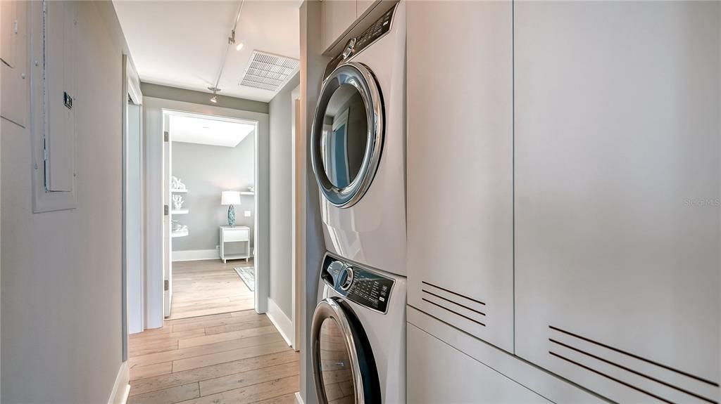 For Sale: $1,795,000 (3 beds, 3 baths, 2981 Square Feet)