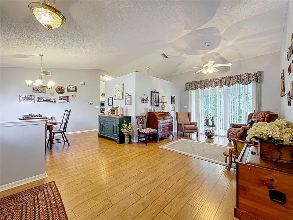 En Renta: $1,750 (3 camas, 2 baños, 1725 Pies cuadrados)