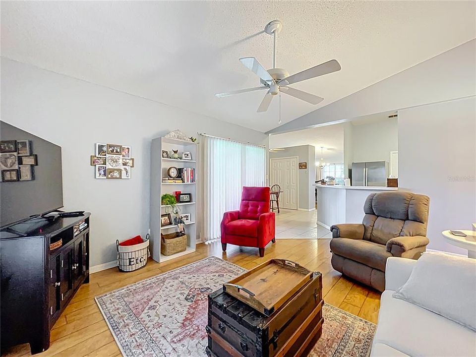 En Renta: $1,750 (3 camas, 2 baños, 1725 Pies cuadrados)