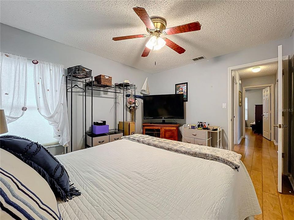 En Renta: $1,750 (3 camas, 2 baños, 1725 Pies cuadrados)