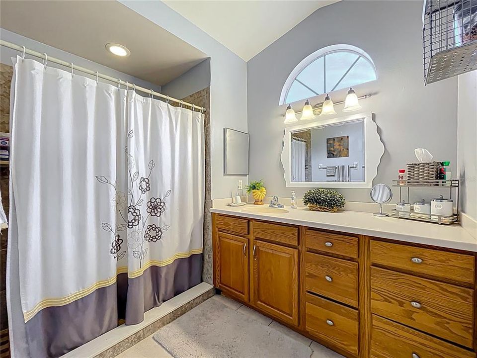 En Renta: $1,750 (3 camas, 2 baños, 1725 Pies cuadrados)