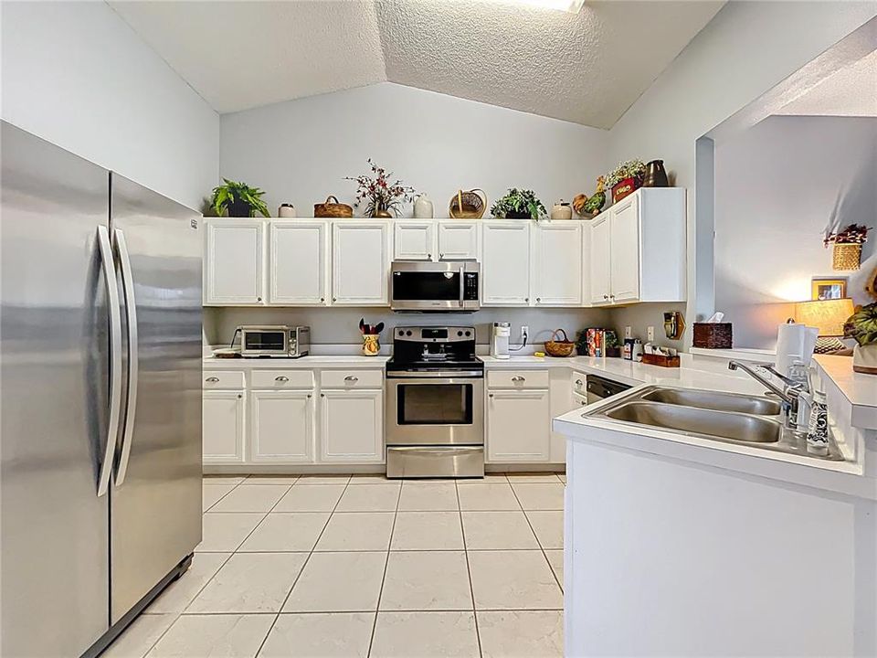 En Renta: $1,750 (3 camas, 2 baños, 1725 Pies cuadrados)