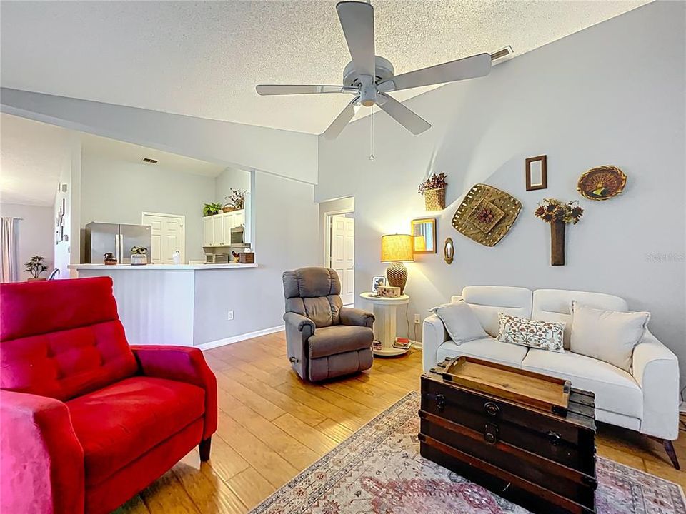 En Renta: $1,750 (3 camas, 2 baños, 1725 Pies cuadrados)