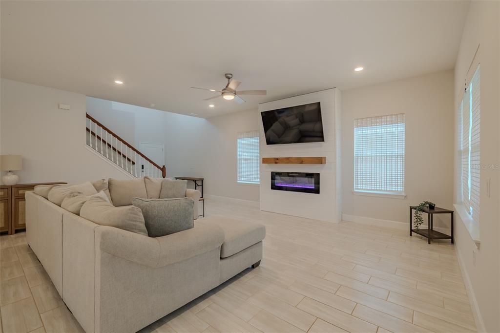 出租: $2,500 (4 贝兹, 3 浴室, 2181 平方英尺)