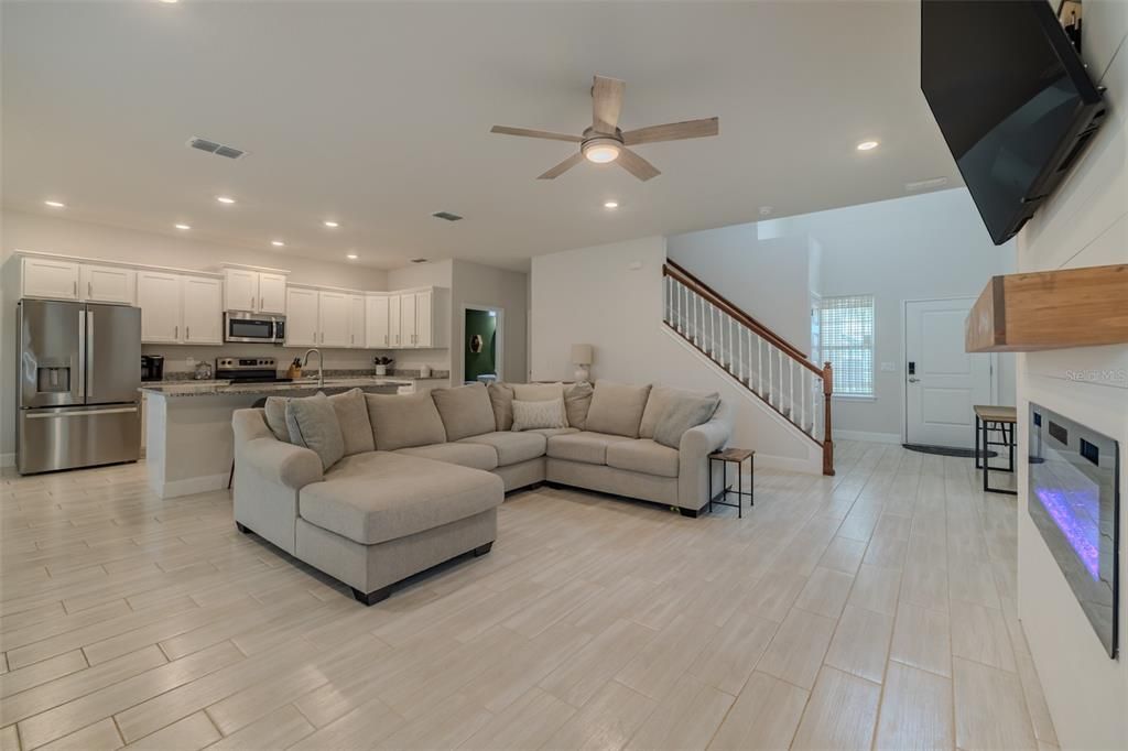 出租: $2,500 (4 贝兹, 3 浴室, 2181 平方英尺)