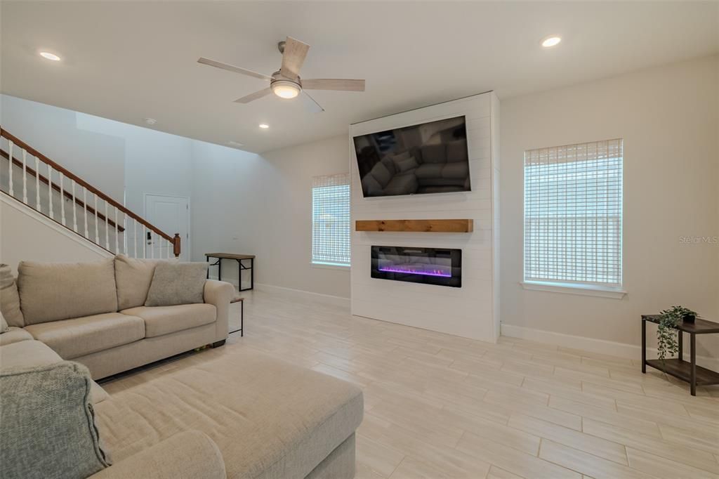 出租: $2,500 (4 贝兹, 3 浴室, 2181 平方英尺)