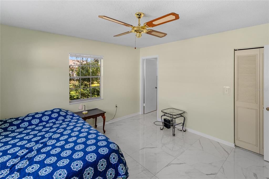 На продажу: $199,000 (2 спален, 2 ванн, 982 Квадратных фут)