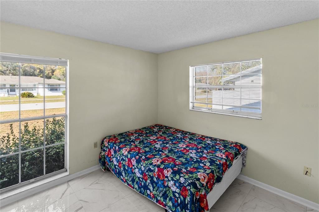 На продажу: $199,000 (2 спален, 2 ванн, 982 Квадратных фут)