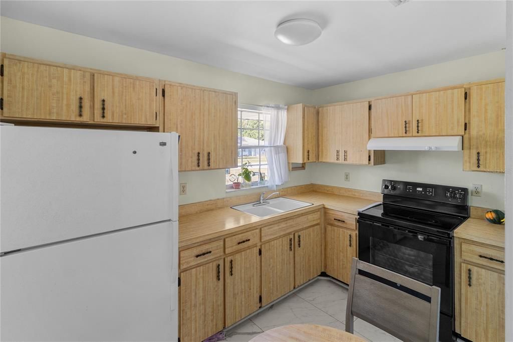 На продажу: $199,000 (2 спален, 2 ванн, 982 Квадратных фут)