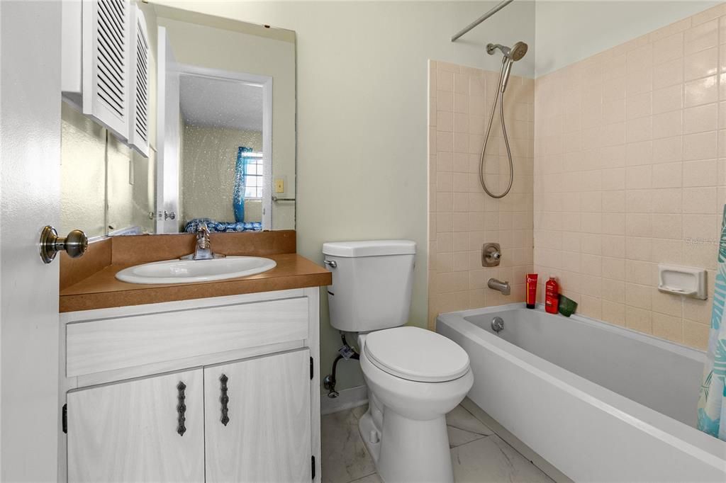 На продажу: $199,000 (2 спален, 2 ванн, 982 Квадратных фут)