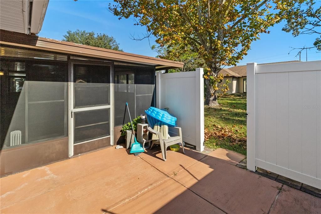 На продажу: $199,000 (2 спален, 2 ванн, 982 Квадратных фут)