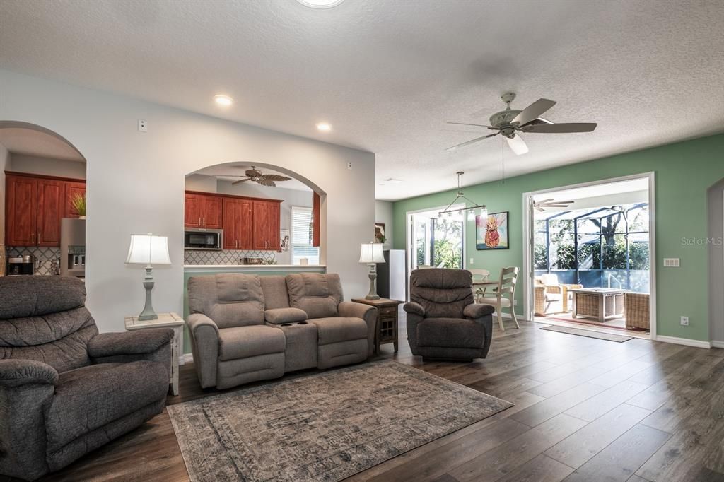 En Venta: $379,000 (3 camas, 2 baños, 1804 Pies cuadrados)