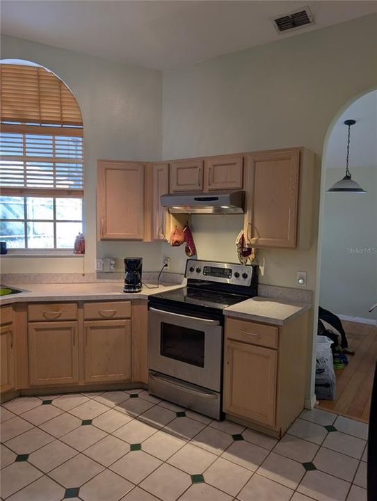 Active With Contract: $339,000 (3 beds, 2 baths, 1699 Square Feet)