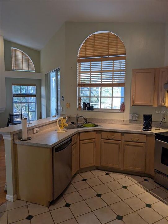 Active With Contract: $339,000 (3 beds, 2 baths, 1699 Square Feet)