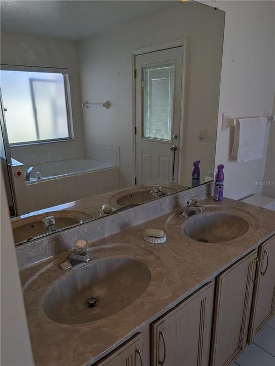 Active With Contract: $339,000 (3 beds, 2 baths, 1699 Square Feet)