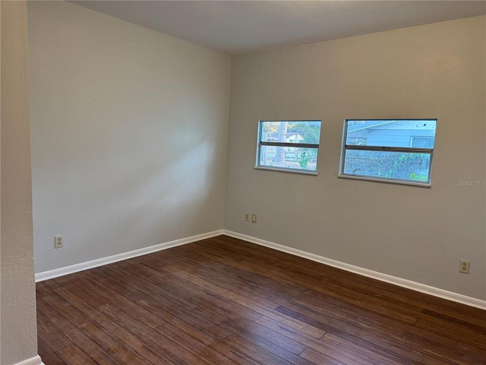 出租: $2,000 (3 贝兹, 1 浴室, 826 平方英尺)