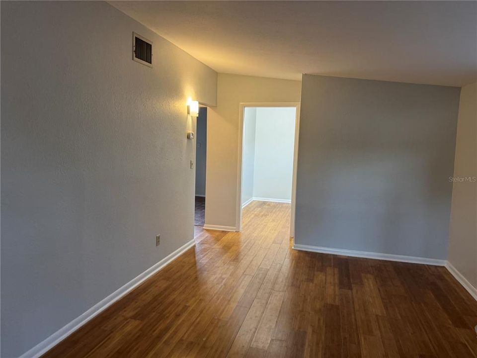 出租: $2,000 (3 贝兹, 1 浴室, 826 平方英尺)