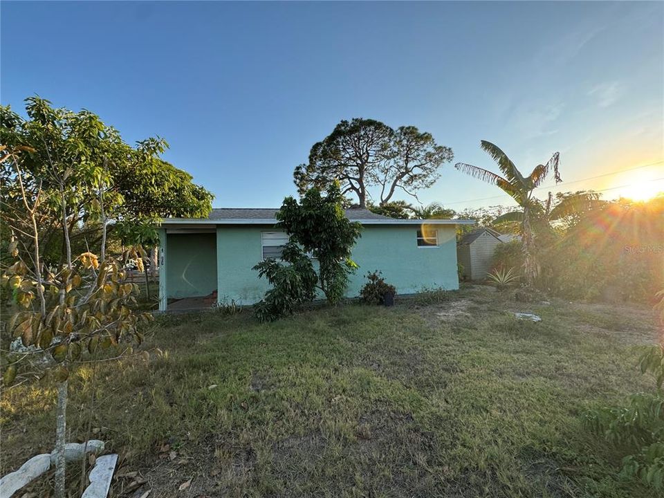 出租: $2,000 (3 贝兹, 1 浴室, 826 平方英尺)