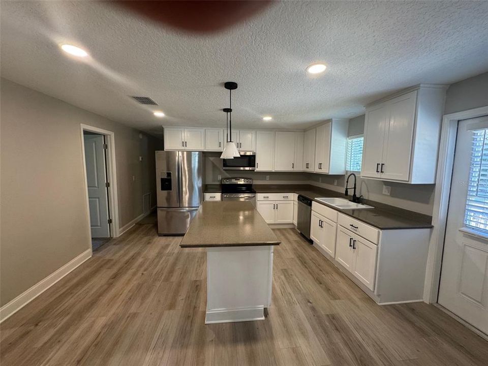 En Venta: $290,000 (3 camas, 2 baños, 1740 Pies cuadrados)