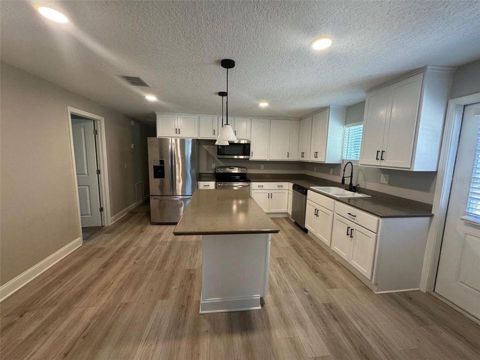 En Venta: $290,000 (3 camas, 2 baños, 1740 Pies cuadrados)