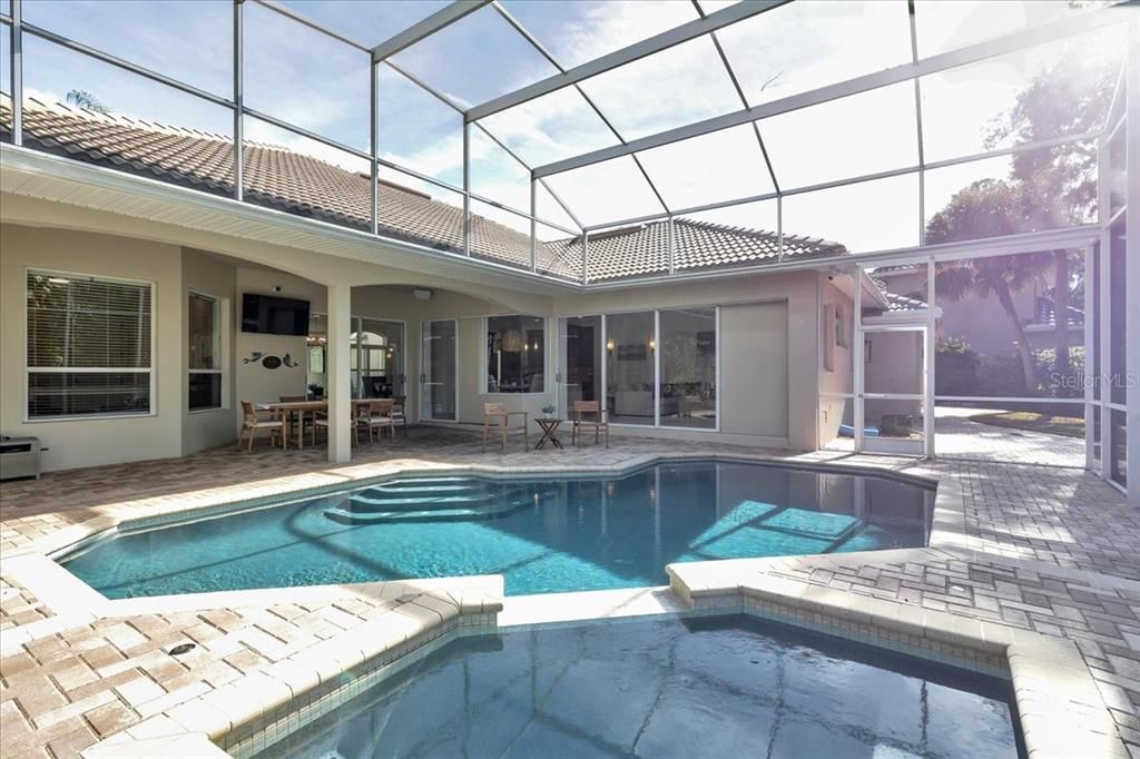 En Venta: $1,400,000 (4 camas, 3 baños, 3548 Pies cuadrados)