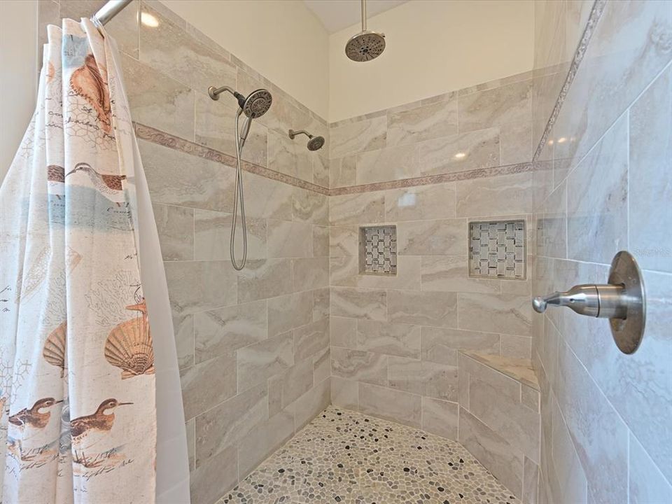 For Sale: $1,250,000 (3 beds, 3 baths, 3767 Square Feet)