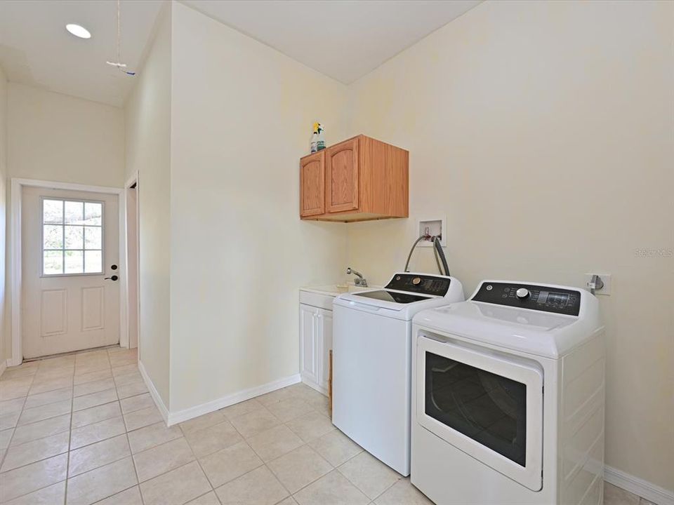 For Sale: $1,250,000 (3 beds, 3 baths, 3767 Square Feet)